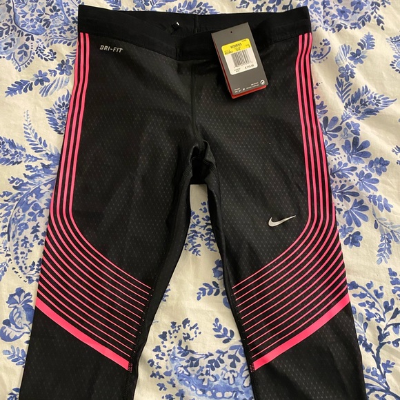 Nike Dri-Fit Capri Leggings - Picture 1 of 3